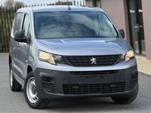 Peugeot Partner PROFESSIONL PREM+ 1000KG 100BHP - Image 4