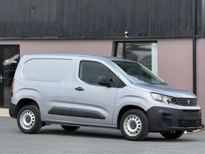 Peugeot Partner PROFESSIONL PREM+ 1000KG 100BHP - Image 2