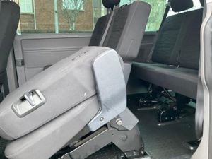 Volkswagen Transporter Shuttle SE - Image 4
