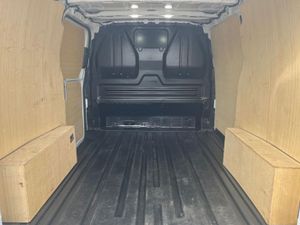 Ford Transit Custom LIMITED - Image 4