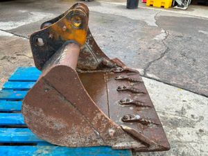 36"  DIGGING BUCKET......45mm PINS.......1083p. - Image 4