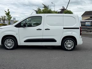 STUNNING TOP SPEC OPEL COMBO 3 SEATER - Image 4