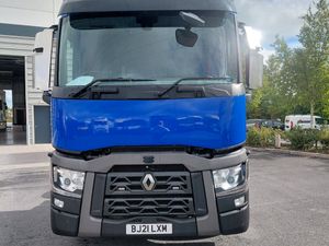 Exceptionally Low KM Renault T460 For Sale - Image 2