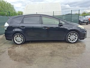 2015 Toyota Prius 7 seater..Drive away - Image 4