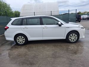 172 Toyota  Corolla Fielder  1.5 Hybrid  Automatic - Image 4