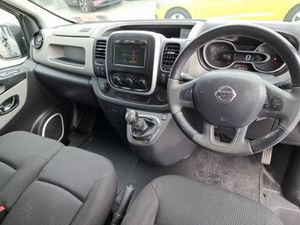 Nissan NV300 LWB 120 SV AC 2ND SLIDER - Image 4