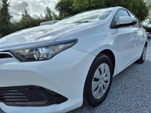 Toyota Auris 2017 - Image 2