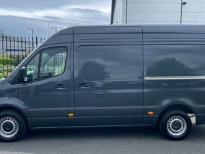 2025 Sprinter 315/36 Auto/AC/ Rev Cam/Leather - Image 4
