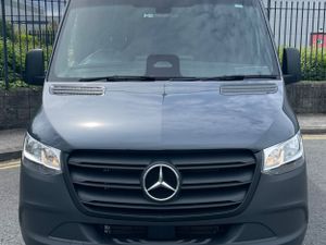 2025 Sprinter 315/36 Auto/AC/ Rev Cam/Leather - Image 2