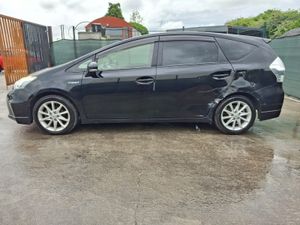2015 Toyota Prius 7 seater Hybrid - Image 3