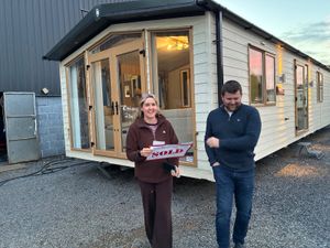 THEY LIVED THE 15% OFF THIS WEEK. FULL SPEC LODGE - Image 2