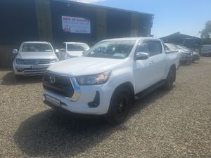 Toyota Hilux 2.8 D4D SR5 - Image 4