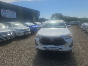 Toyota Hilux 2.8 D4D SR5 - Image 2