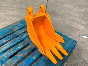 UNUSED 12" DIGGING BUCKET......40mm PINS....1945. - Image 3