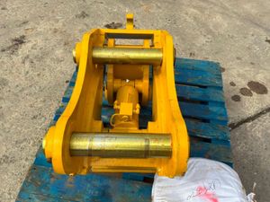 UNUSED HYDRAULIC Q/HITCH.....80mm PINS......2238. - Image 4