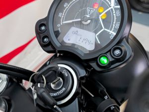2023 Triumph Speedtwin 900 - Image 3