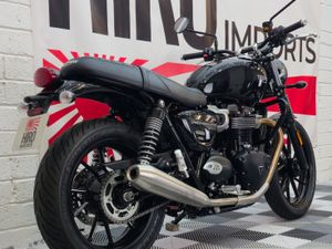 2023 Triumph Speedtwin 900 - Image 2