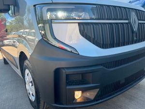 Renault Master LM35 Advance 170Bhp Automatic - Image 3