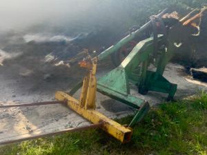 Bail lifter/ stacker - Image 2