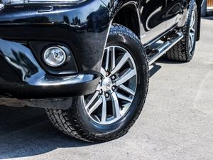 2017 TOYOTA HILUX INVINCIBLE - Image 2