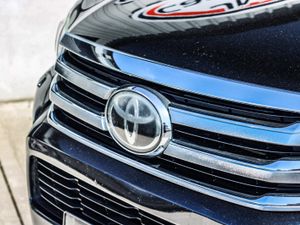 2017 TOYOTA HILUX INVINCIBLE - Image 3