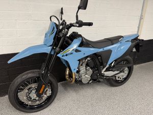 Suzuki DR-Z4SM - New Unregistered - Image 3