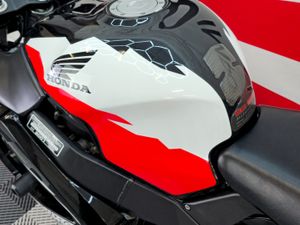 2001 Honda CBR 929 RR - Image 2