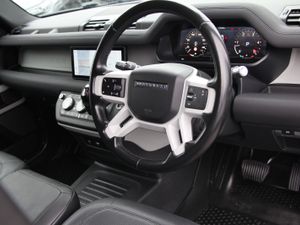 Defender 110 3 seats D300 bhp * 1 owner from new - Image 3