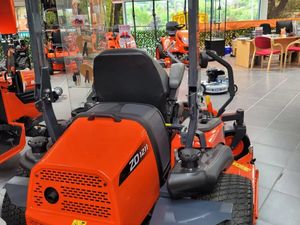 New Kubota ZD1211 Zero Turn lawnmower - Image 4