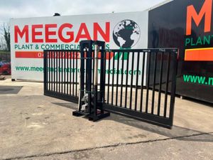 13ft ELECTRIC / REMOTE SLIDING GATE.......1793t - Image 2