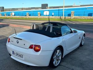 2004 Bmw Z4 2.5i LOW KILOMETRES - Image 3