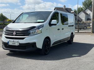 ABSOLUTELY STUNNING 2019 CREW CAB TOP SPEC - Image 3