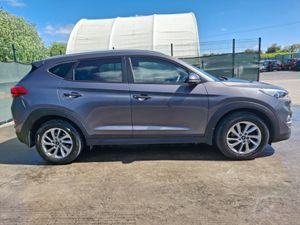 2016 Hyundai Tucson  Executive  Full leather - Image 3