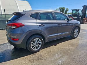 2016 Hyundai Tucson  Executive  Full leather - Image 3