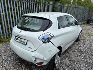 19 Zoe Exp 40km Takes drive V clean - Image 3