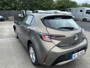 19 Corolla Luna Hybrid 23km Drives V clean - Image 4
