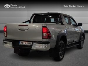 Toyota Hilux 2.8 SR5 D/CAB AUTO - Image 2