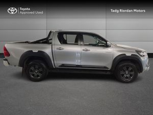 Toyota Hilux 2.8 SR5 D/CAB AUTO - Image 3