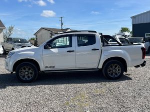 2015 ISUZU DMAX BLADE 2.5 ONLY 64K MILES! - Image 2