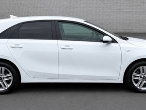 2022 Kia Ceed Commercial - Image 4