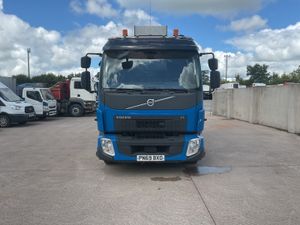 2019 Volvo FL250 4x2 Sweeper - Image 2