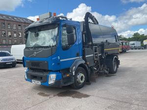 2019 Volvo FL250 4x2 Sweeper - Image 3