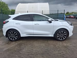 211 Ford Puma  ST Line Vignale  Hybrid - Image 2