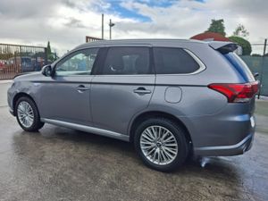 182 Mitsubishi Outlander  2.4 Phev  Automatic - Image 4
