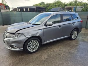 🚗182 Mitsubishi Outlander  Hybrid  Automatic - Image 2