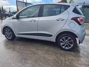2017 Hyundai i10  1.0 Petrol - Image 4