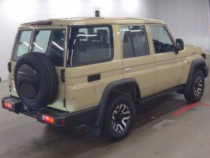 🚙 TOYOTA LAND CRUISER 70 SERIES - Image 3