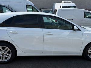 2021 Kia Ceed 98,000km Commercial - Image 4
