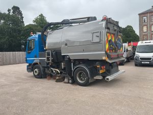 2021 Volvo FL250 4x2 Sweeper - Image 4