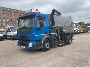 2021 Volvo FL250 4x2 Sweeper - Image 3